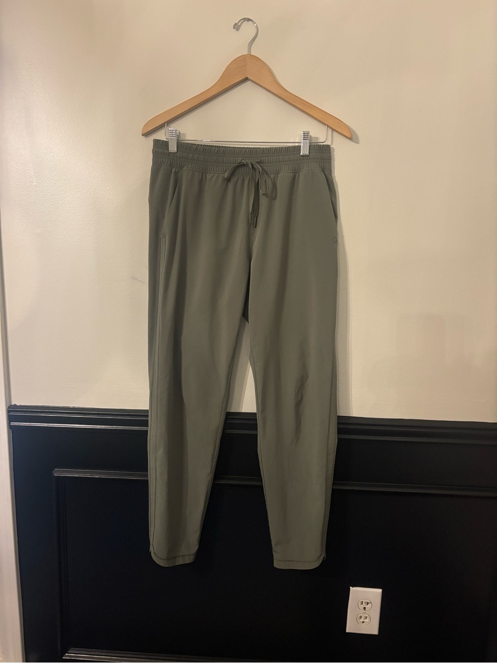 GAP Fit Olive Drawstring Athletic Pants - S